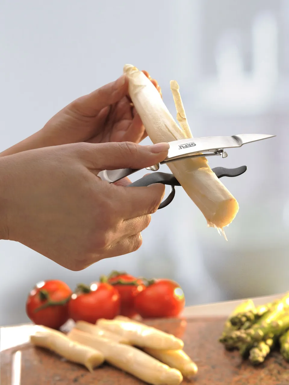 gefu-eplucheur-d-asperges-lame-mobile-en-acier-japonais-poign-e-ergonomique-avec image 1