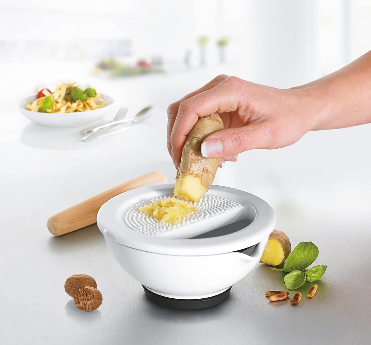 gefu-gf35340-mortier-r-pe-2-en-1-en-c-ramique-blanc-avec-pilon-en-bois-de-p-cher image 2