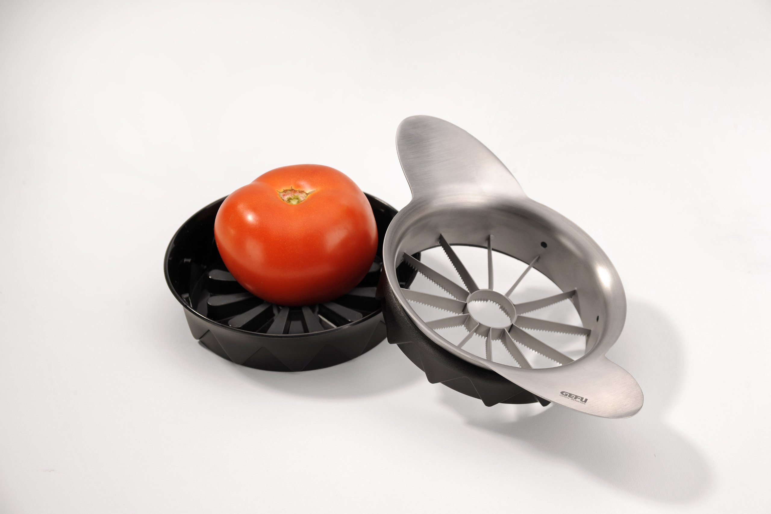 gefu-pomo-ge13590-coupe-tomates-en-acier-inoxydable-12-morceaux-lames-dent-es-16 image 2
