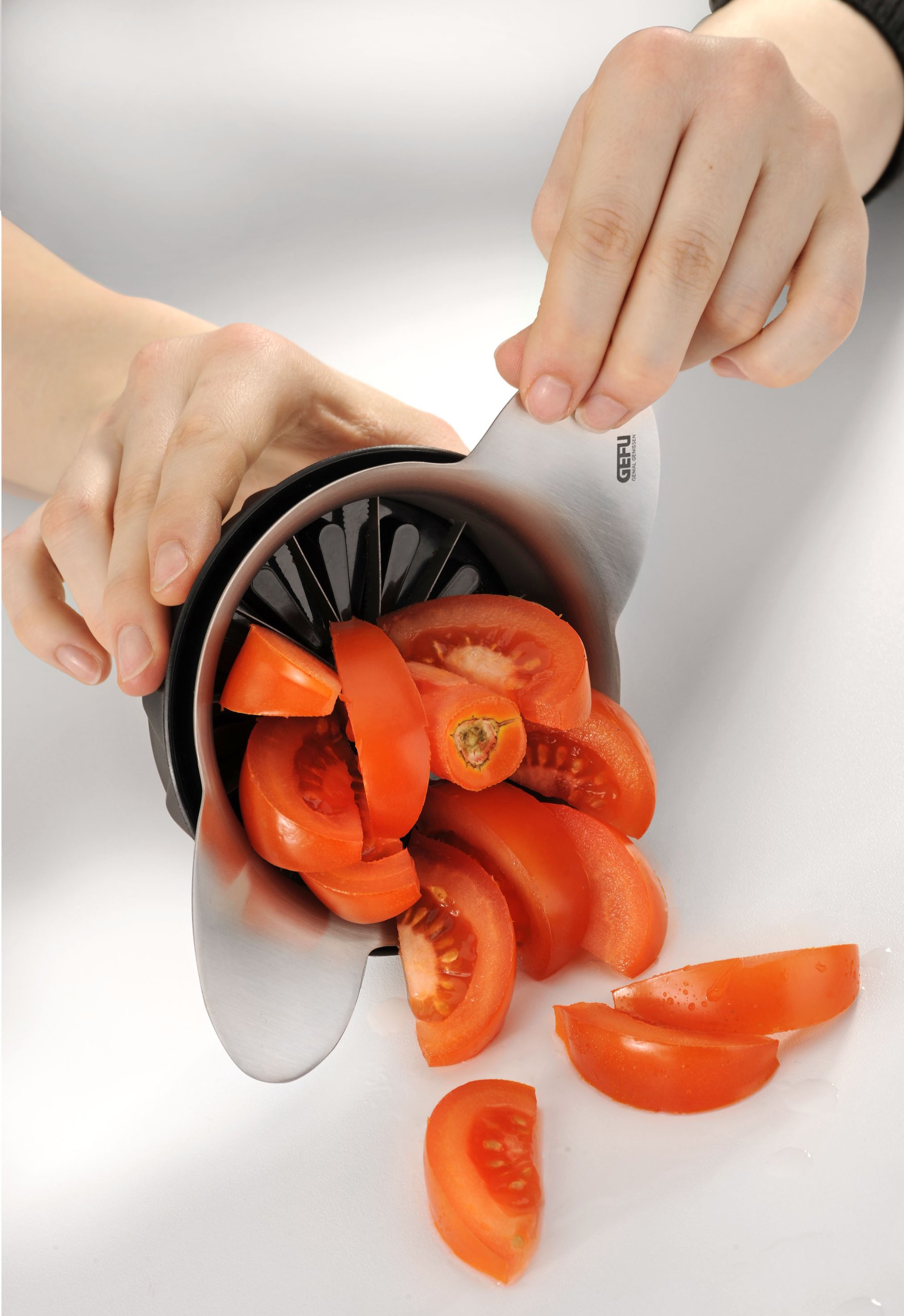 gefu-pomo-ge13590-coupe-tomates-en-acier-inoxydable-12-morceaux-lames-dent-es-16 image 3