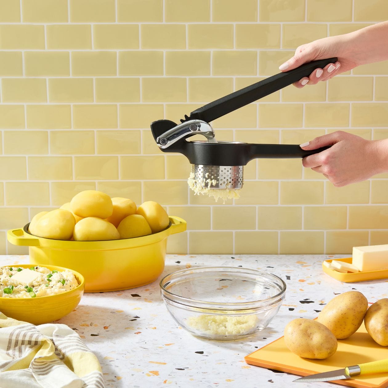 chef-n-freshforce-potato-ricer-plus-presse-pur-e-levier-pour-pur-es-de-pommes-de image 1
