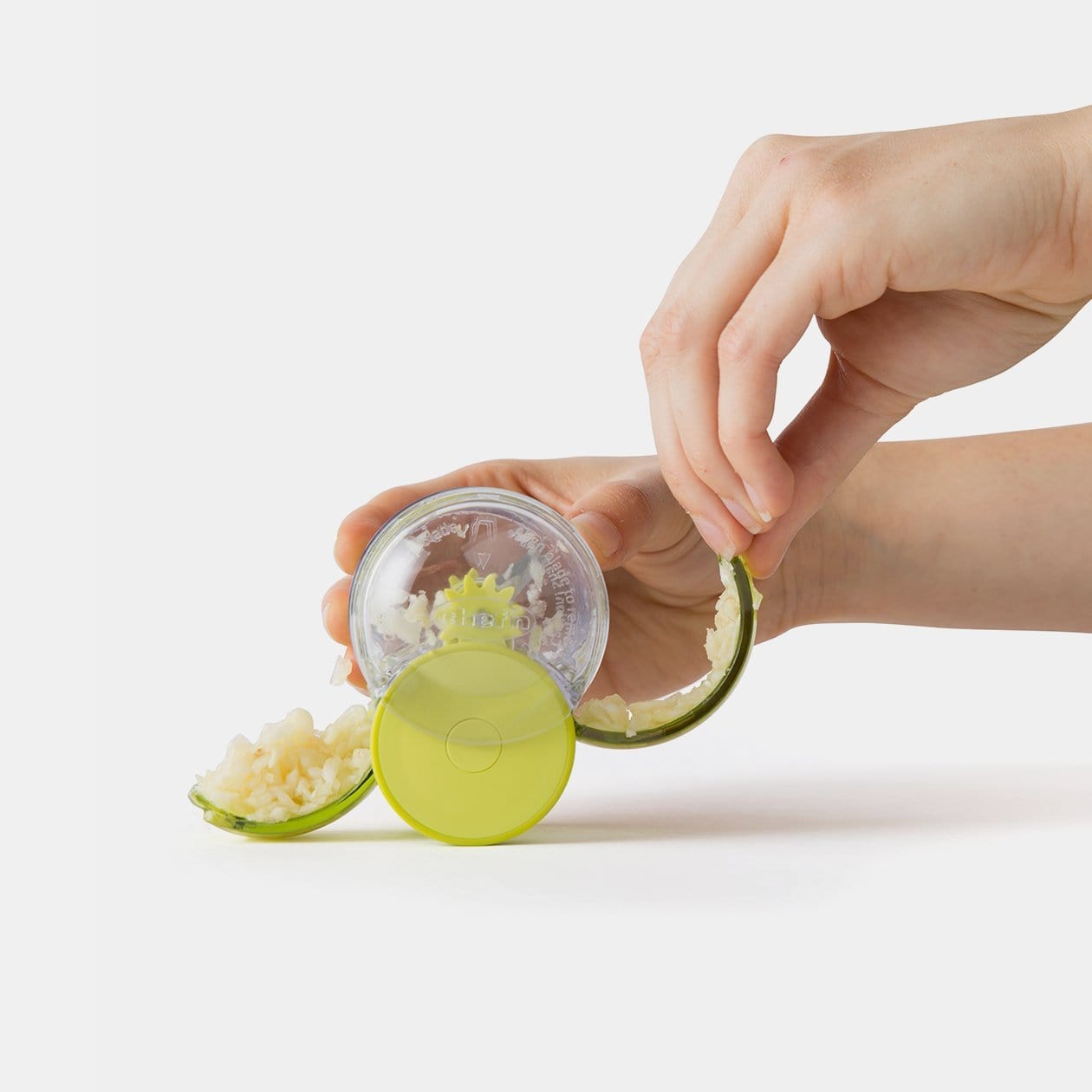 chef-n-garliczoom-garlic-chopper-hache-ail-rouler-pour-ail-minc-sans-contact-ave image 3