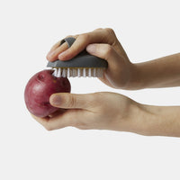 chef-n-palmbrush-vegetable-brush-brosse-l-gumes-ergonomique-paume-flexible image 6